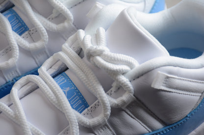 Air Jordan 11 Low "Bianche e Blu Università" 
