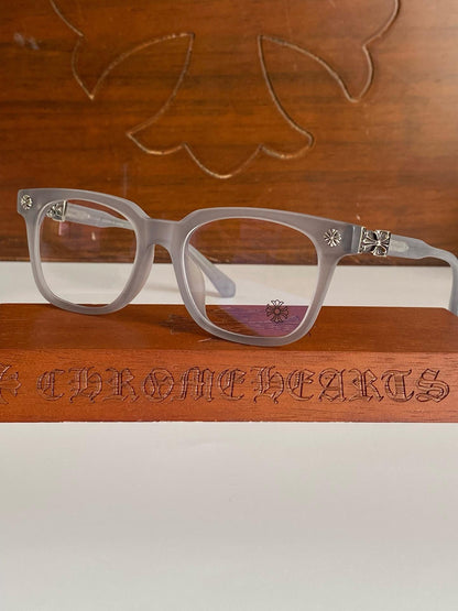 Brille mit verchromten Herzen