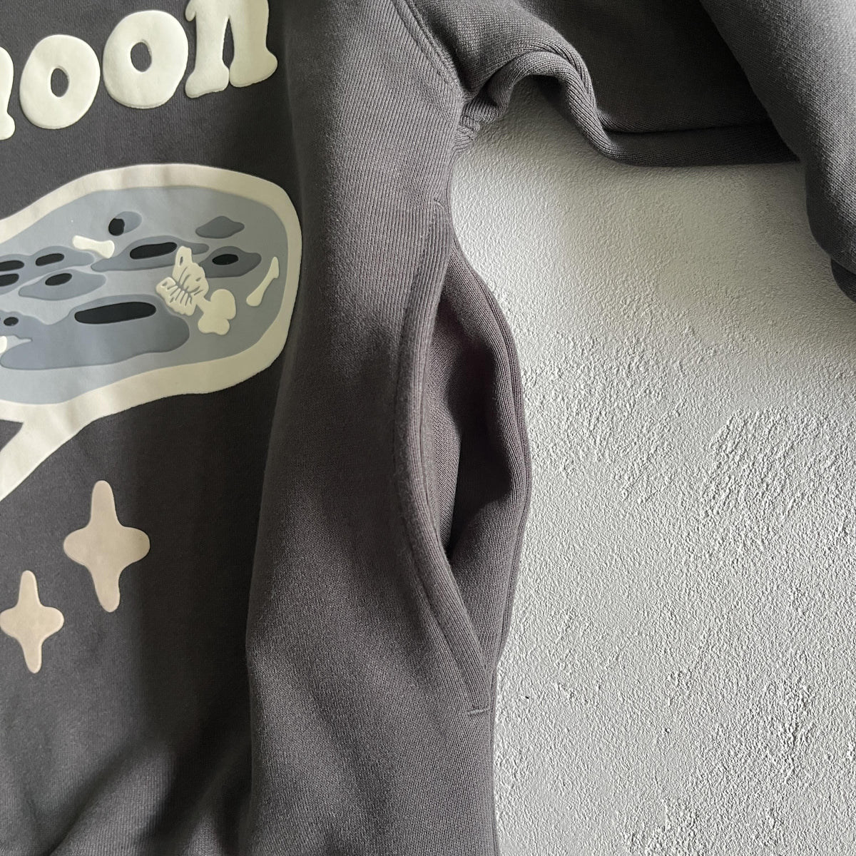 Broken Planet – Rückseite des Mondes – Kapuzenpullover 