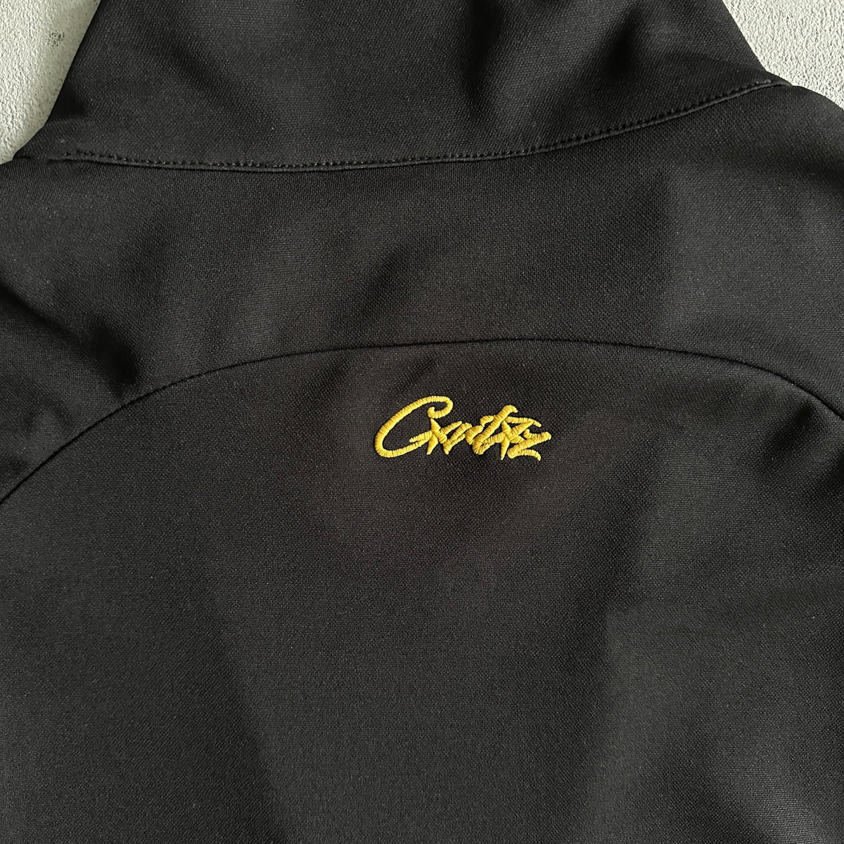 Corteiz Talismo Fußballtrikot – Schwarz 
