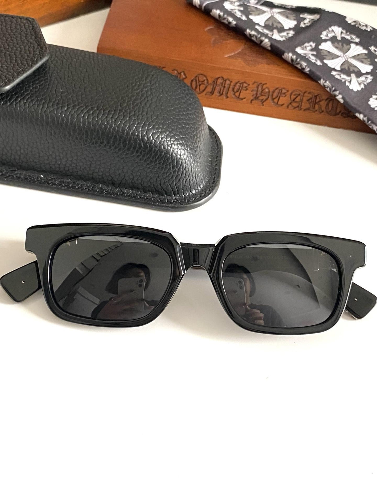 Brille mit verchromten Herzen