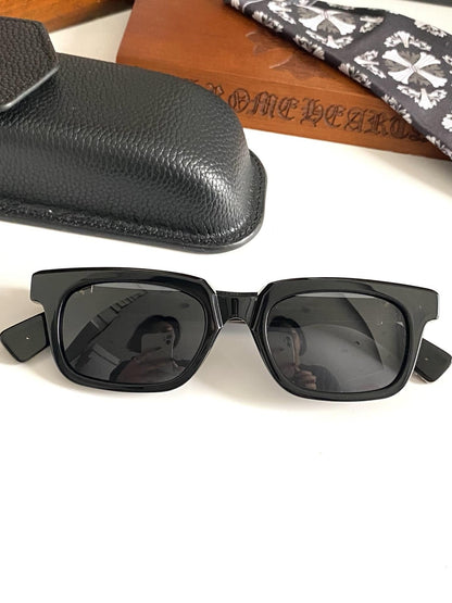 Brille mit verchromten Herzen
