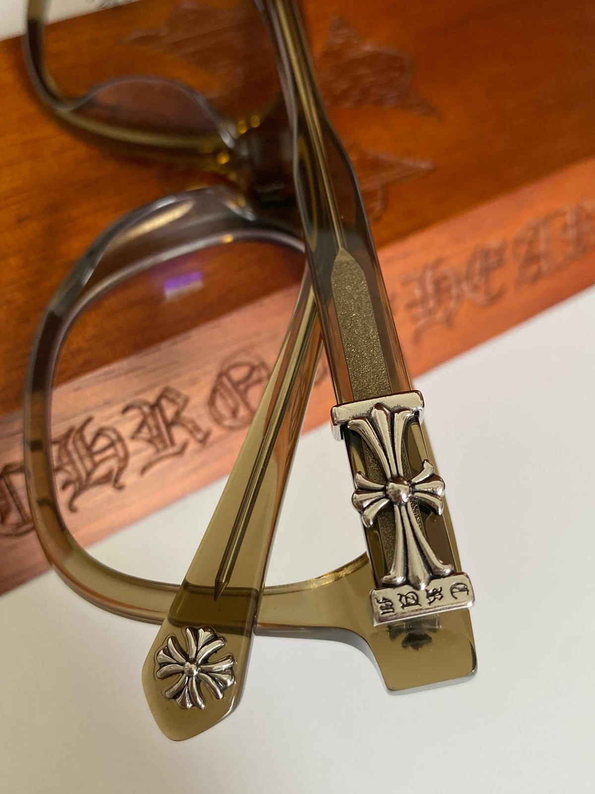 Brille mit verchromten Herzen