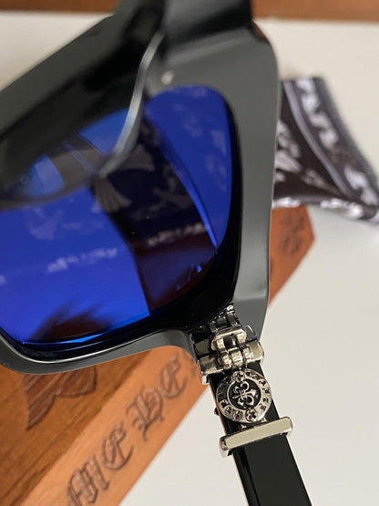 Brille mit verchromten Herzen