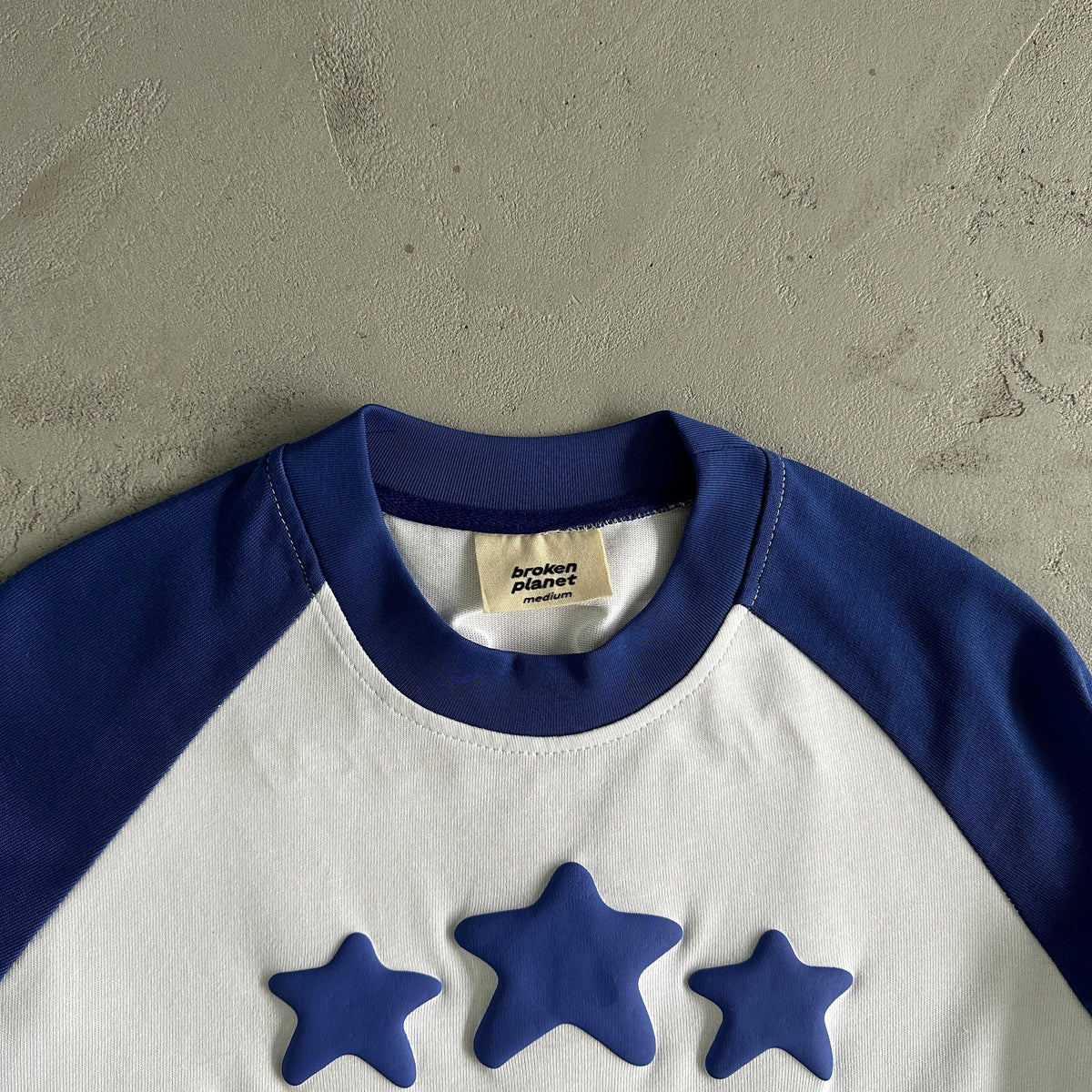 Broken Planet – Geboren, um schnell zu sein – Langarmshirt