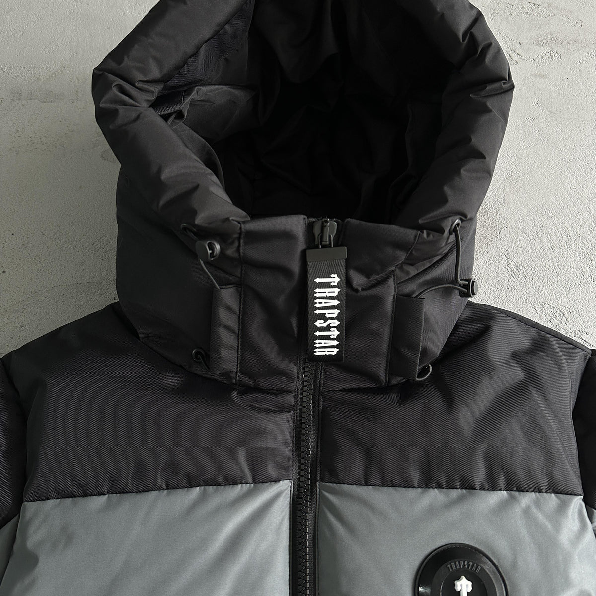 Trapstar Decoded Arch Pufferjacke Schwarz Grau 