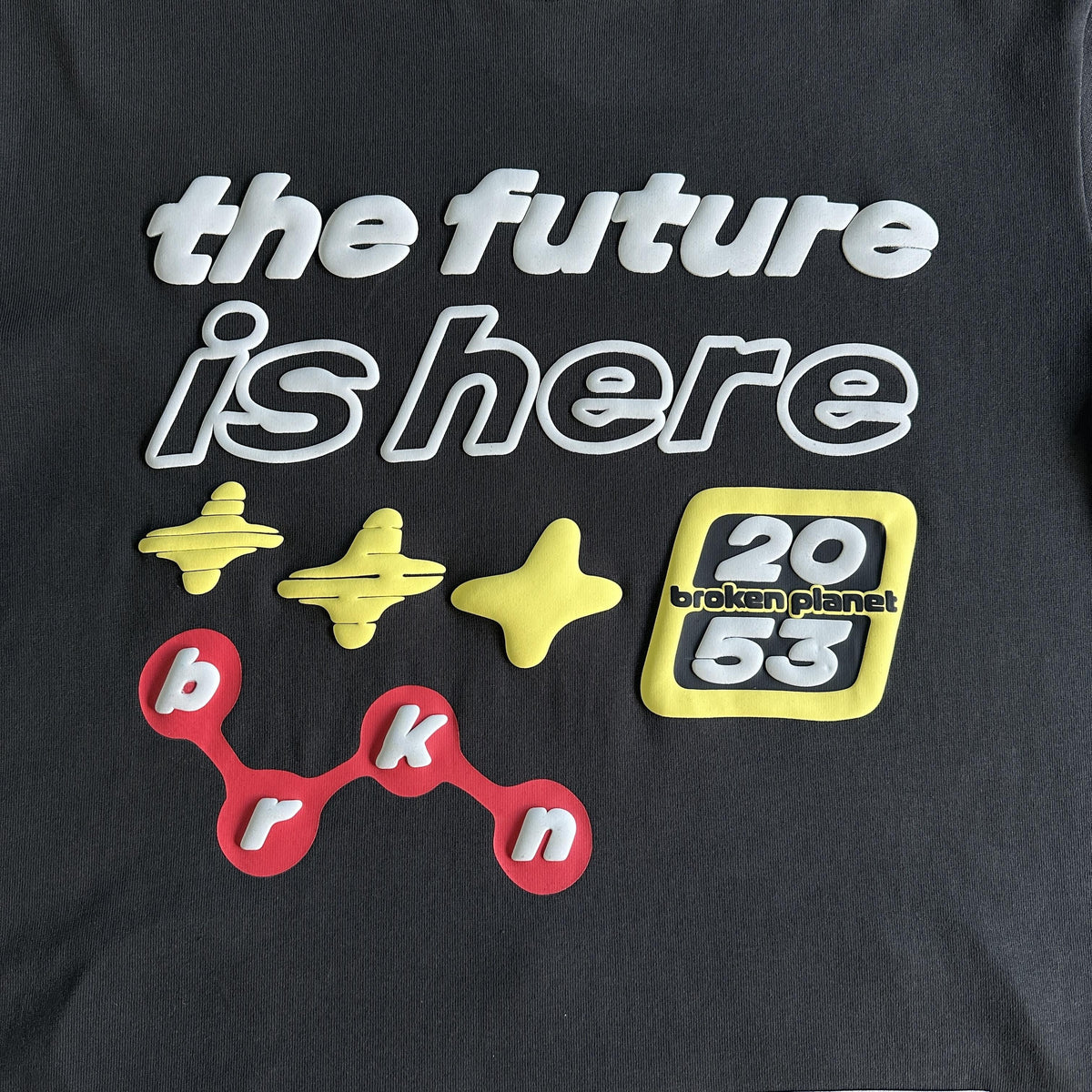 Broken Planet: Die Zukunft ist hier T-Shirt 
