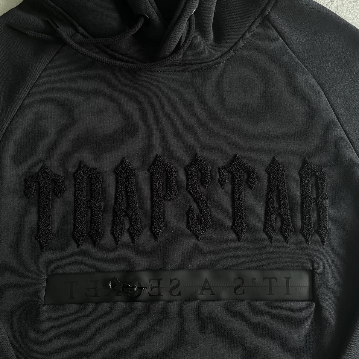 Tuta Trapstar in ciniglia decorata Black Out 