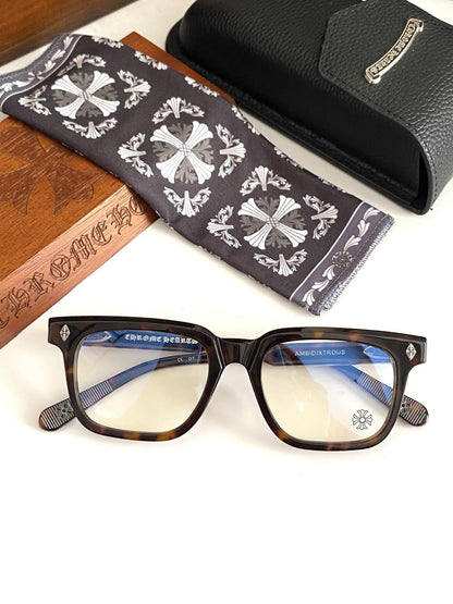 Brille mit verchromten Herzen
