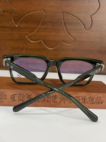Brille mit verchromten Herzen