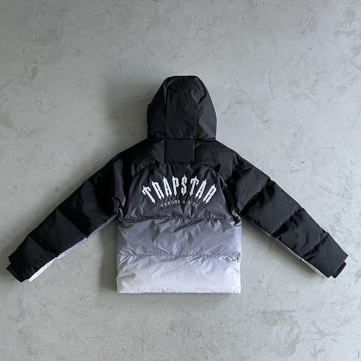 Giacca imbottita Trapstar Decoded Arch nera sfumata 