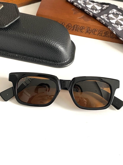 Brille mit verchromten Herzen