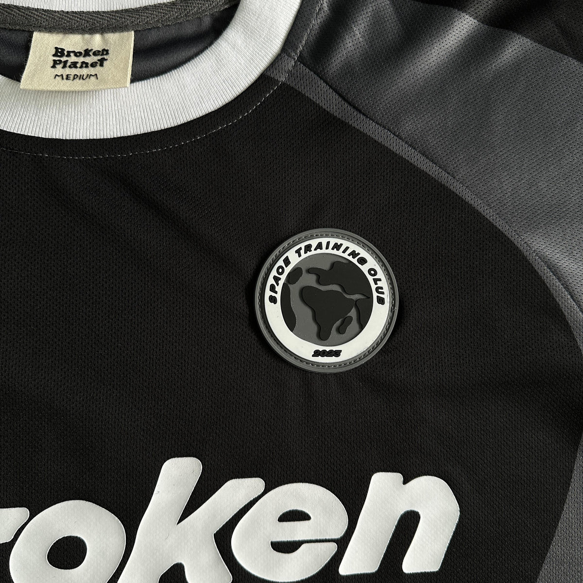 Broken Planet Fußball T-Shirt 