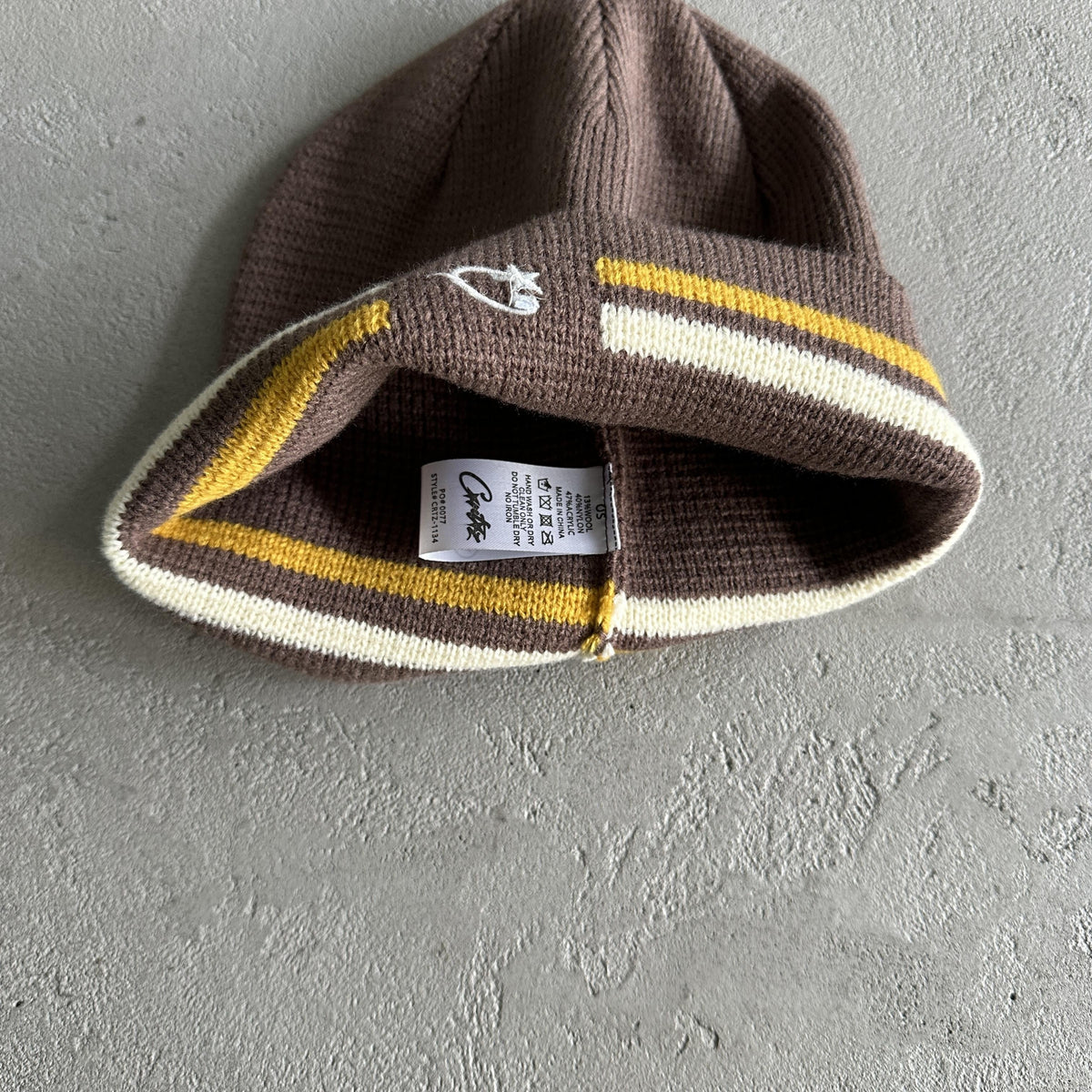 Corteiz Strickmütze mit Streifen - Braun
