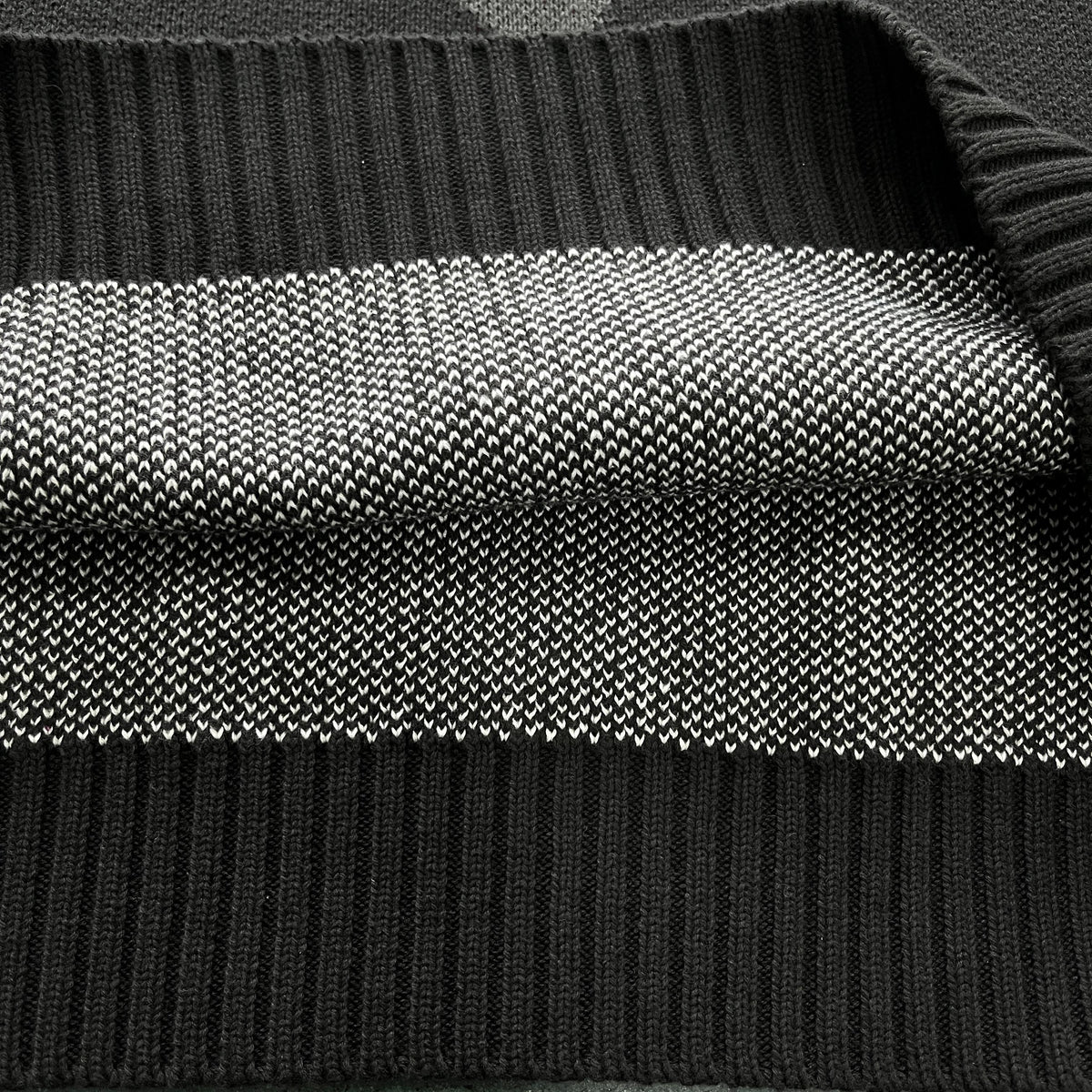 Maglione a forma di cuore con teschio di Broken Planet