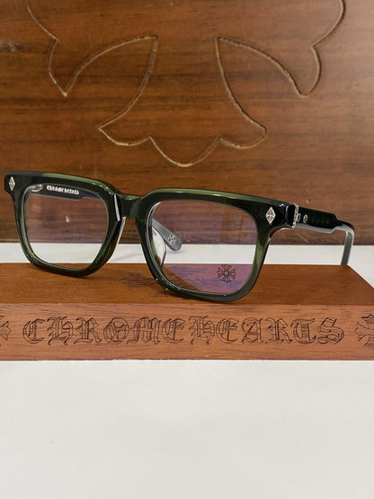 Brille mit verchromten Herzen