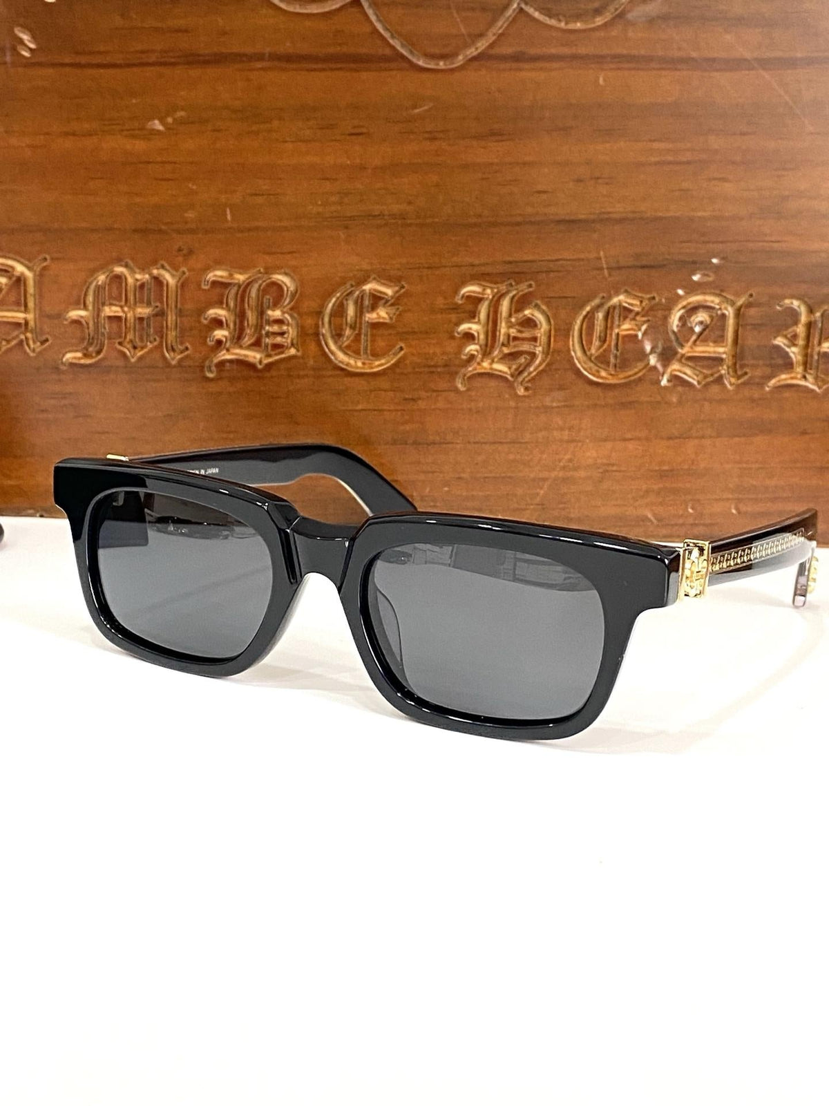 Brille mit verchromten Herzen