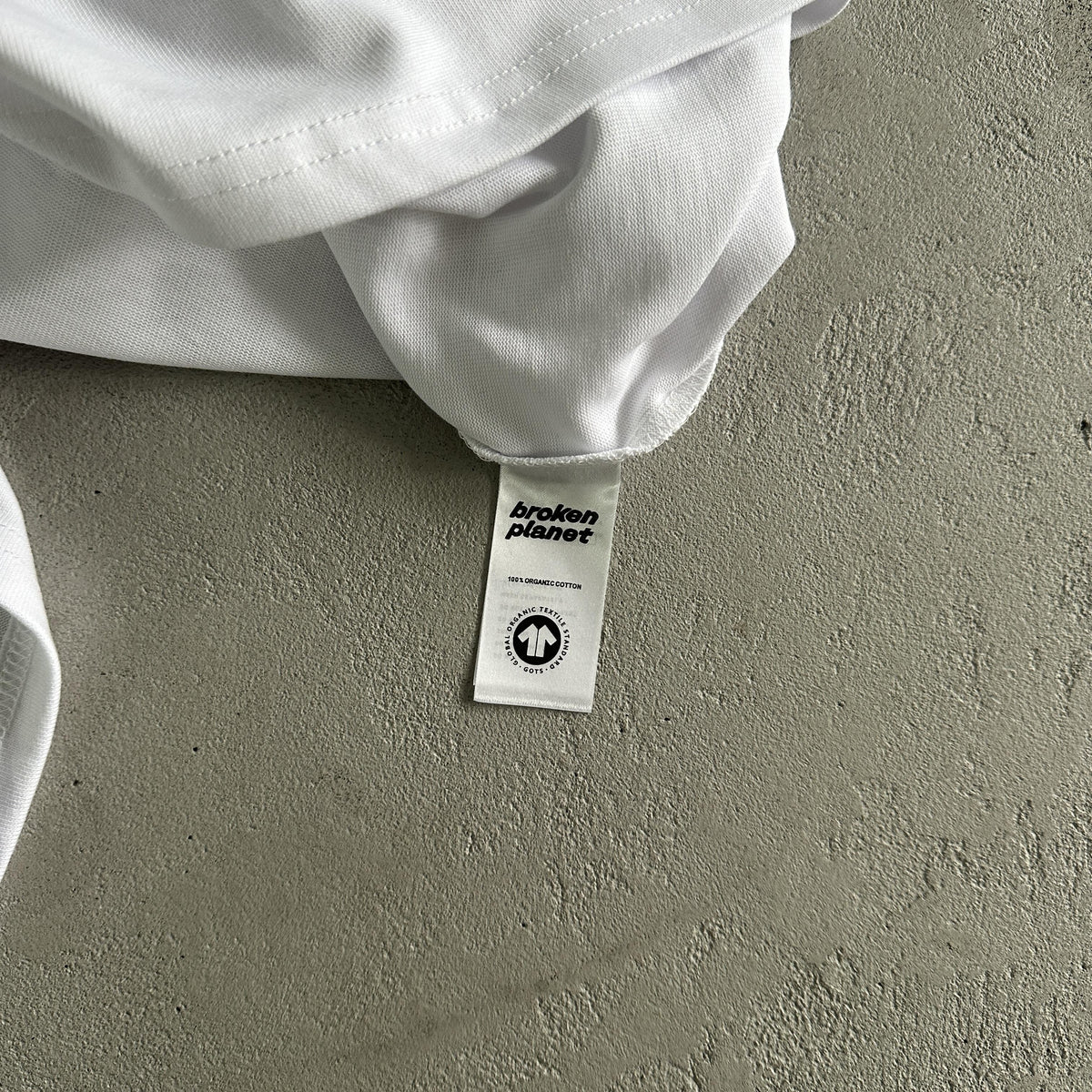 Broken Planet – Geboren, um schnell zu sein – Langarmshirt