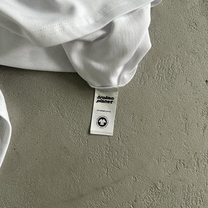 Broken Planet – Geboren, um schnell zu sein – Langarmshirt