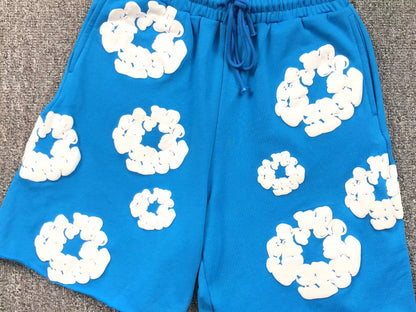 Completo corto con strappi in denim
