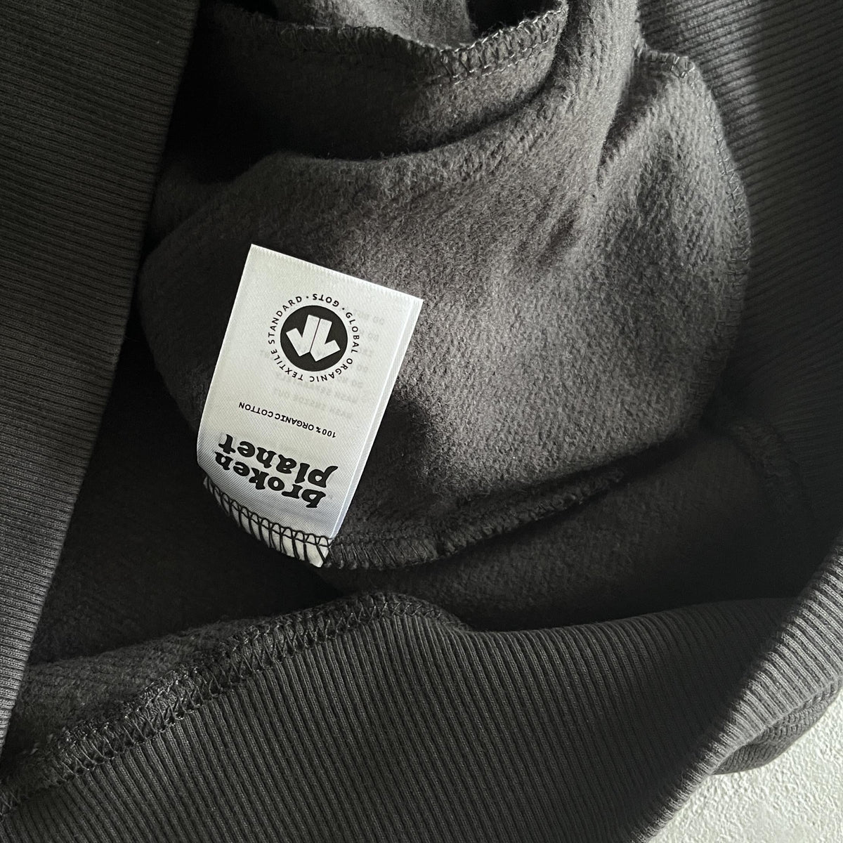Broken Planet – Rückseite des Mondes – Kapuzenpullover 