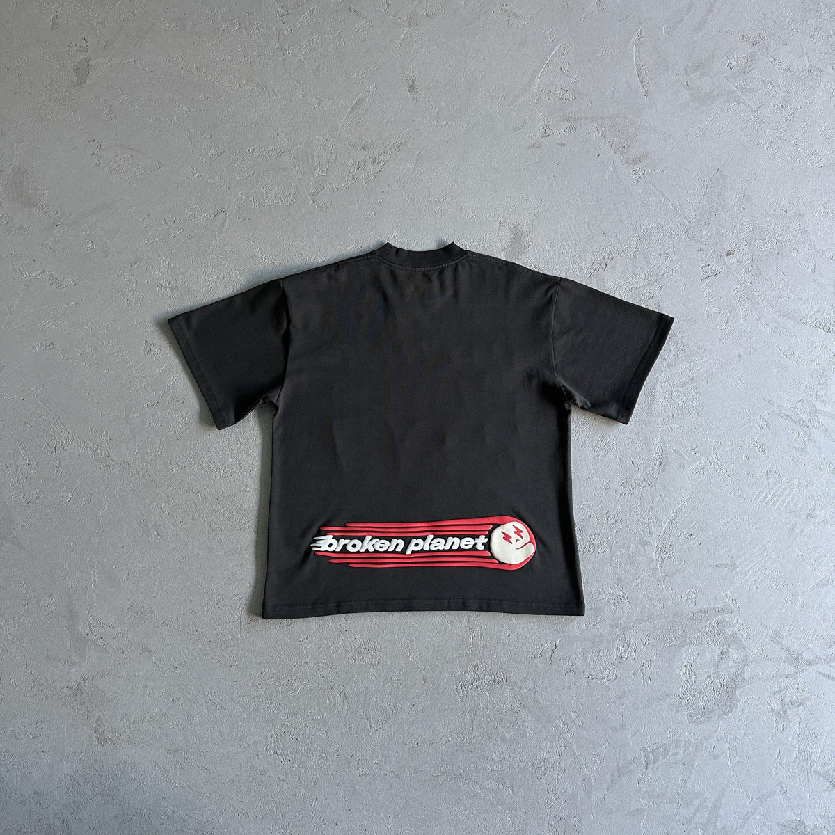 Broken Planet: Die Zukunft ist hier T-Shirt 