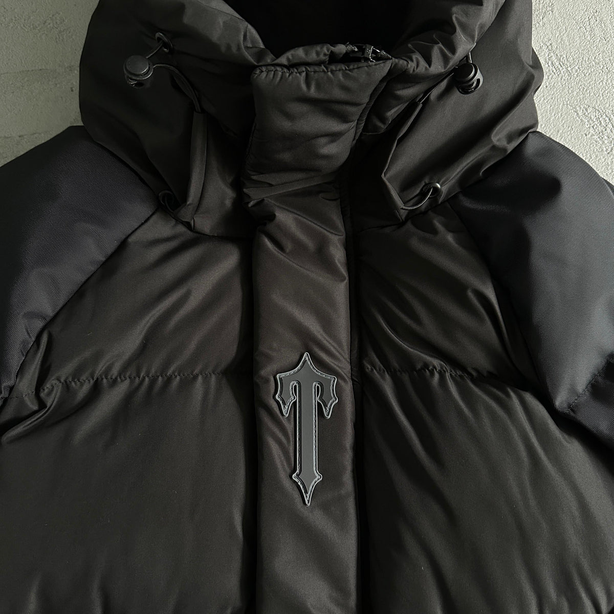 Giacca imbottita Trapstar Decoded Arch nera 