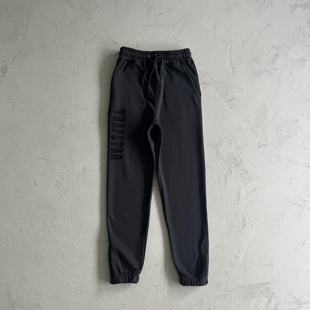 Tuta Trapstar in ciniglia decorata Black Out 