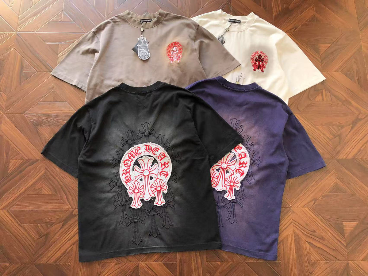 Maglietta con cuori cromati