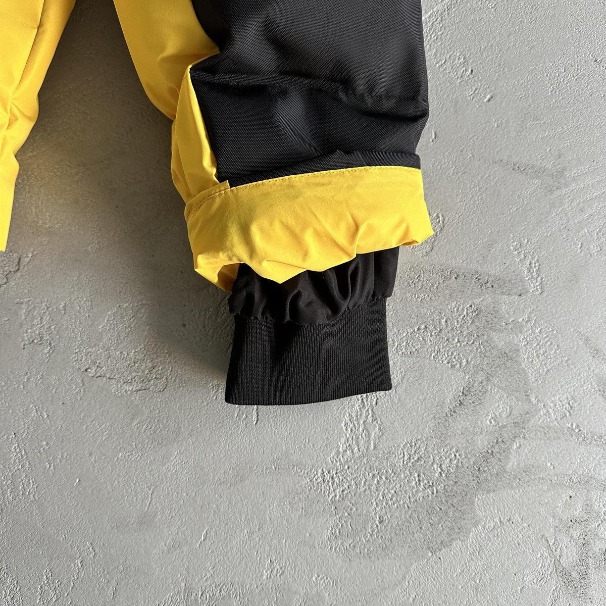 Trapstar Decoded Arch Pufferjacke Schwarz Gelb 