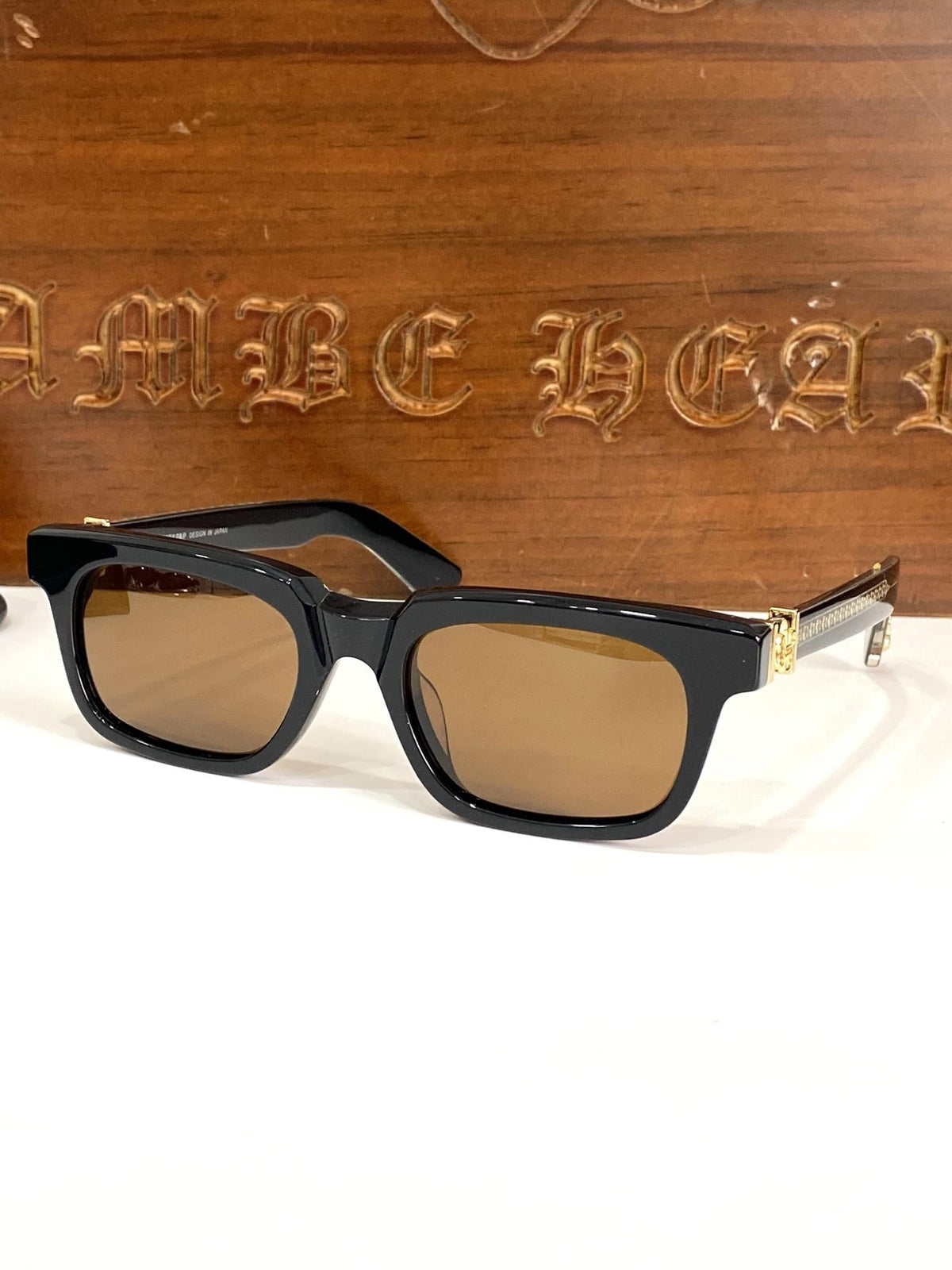 Brille mit verchromten Herzen