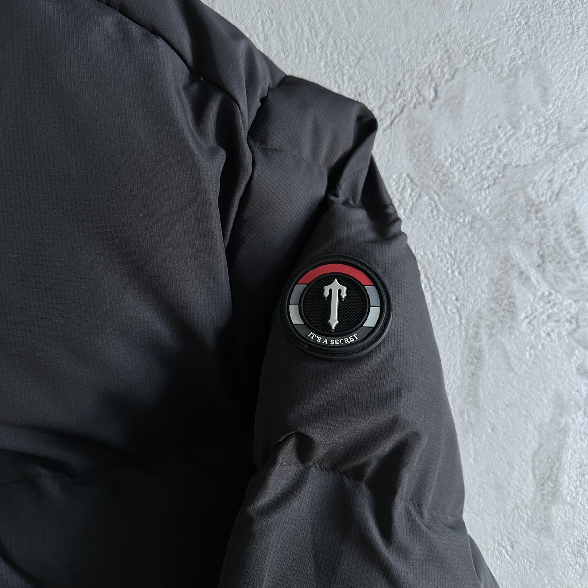 Giacca imbottita con cappuccio Trapstar Decoded 2.0 Nero / Infrarosso 