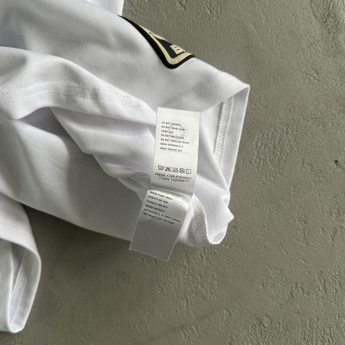 Broken Planet – Geboren, um schnell zu sein – Langarmshirt