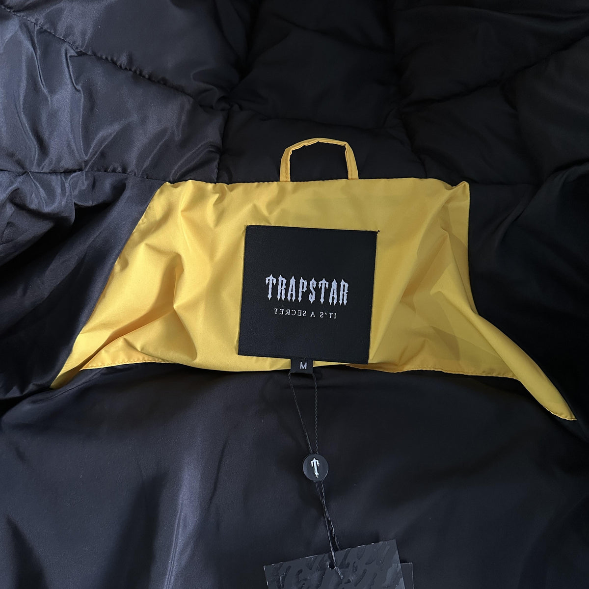 Trapstar Decoded Arch Pufferjacke Schwarz Gelb 