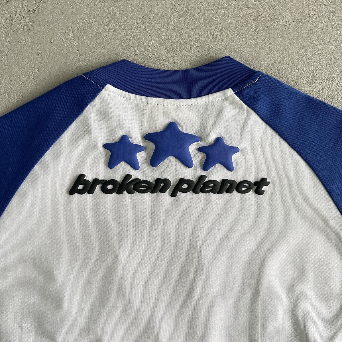 Broken Planet – Geboren, um schnell zu sein – Langarmshirt