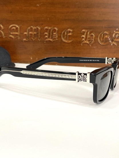 Brille mit verchromten Herzen