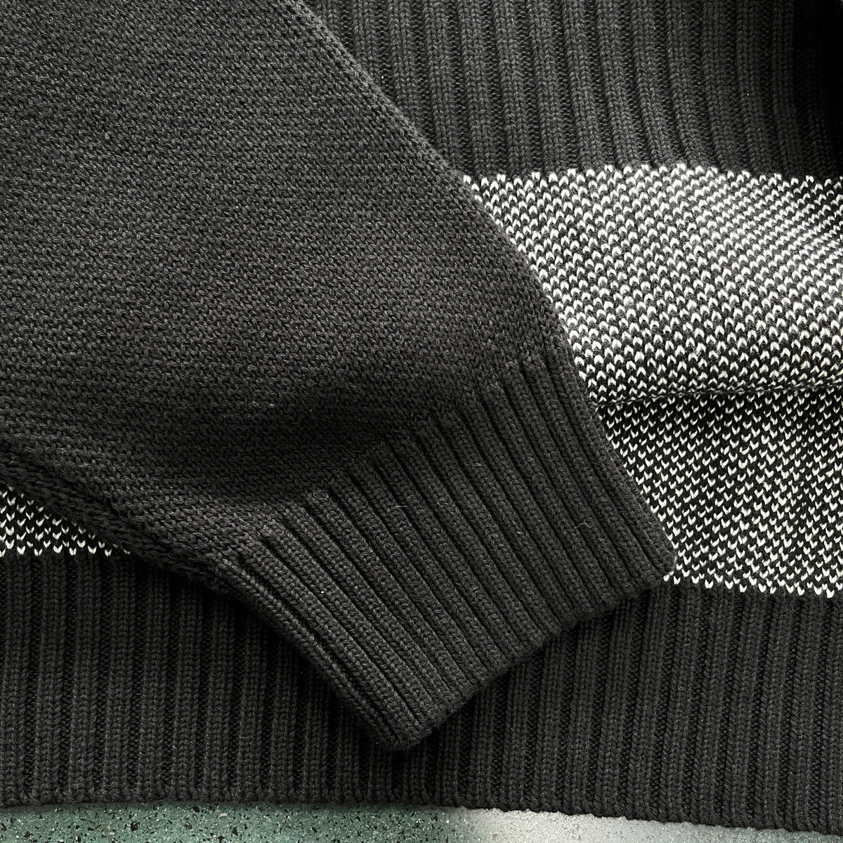 Maglione a forma di cuore con teschio di Broken Planet