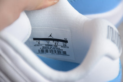 Air Jordan 11 Low "Bianche e Blu Università" 